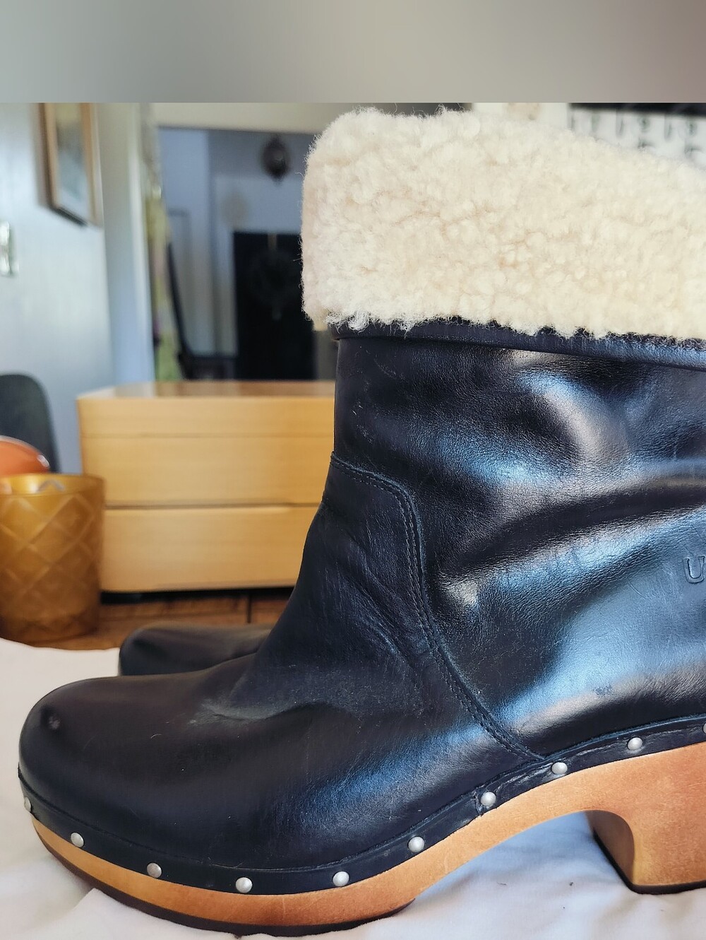 UGG Lynnea Clog Boots Women 9 Black Leather Shearling Studded 3207